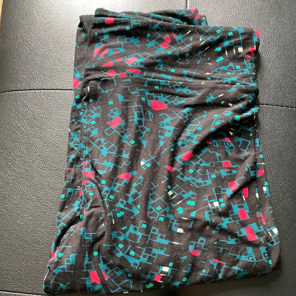 *Tall and curvy LuLaRoe Leggings
